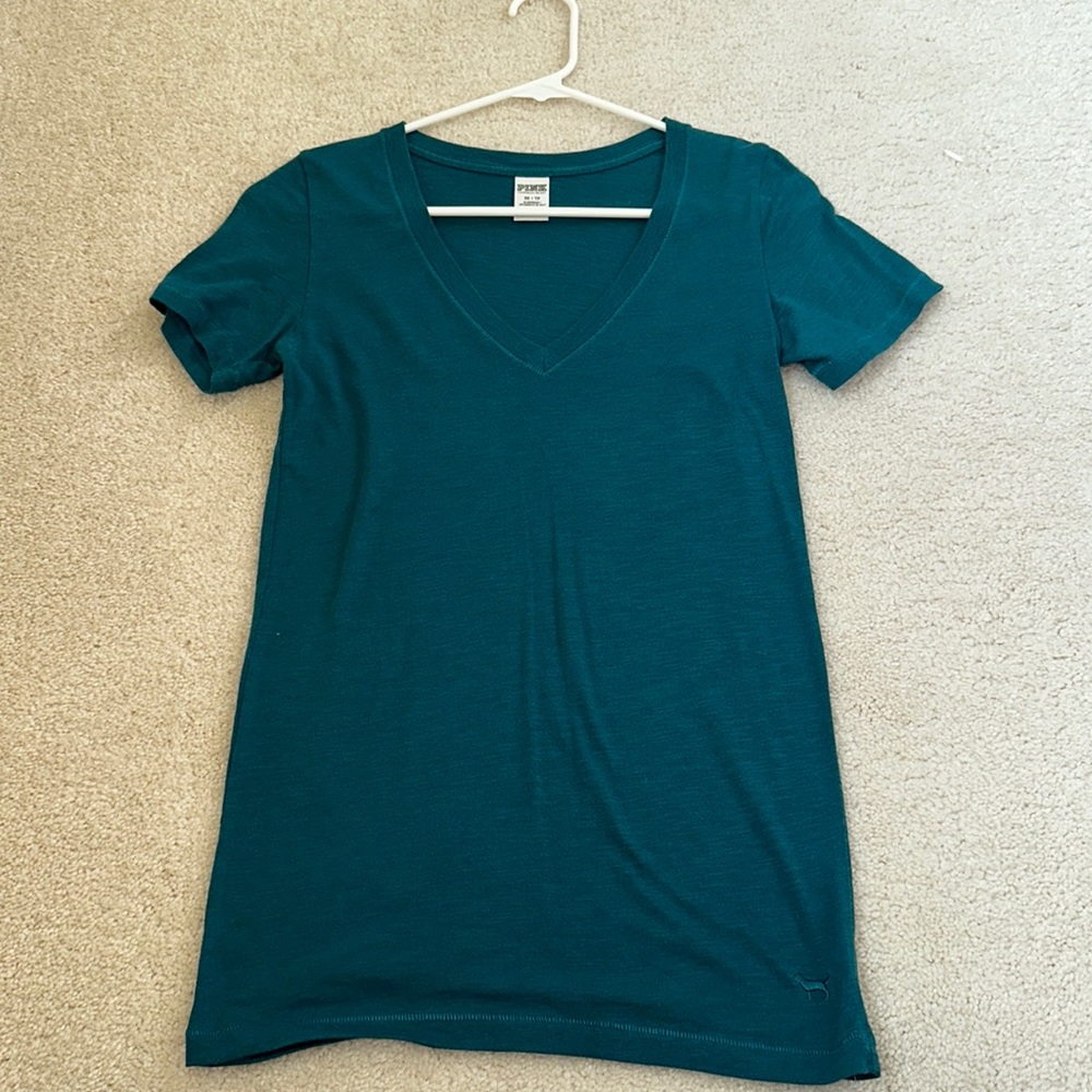 VS PINK dark blue/green shirt